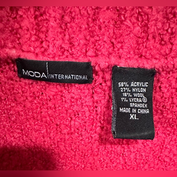 Cowl Neck/Off-The-Shoulder Sweater, Pom-Pom Beanie, and Gloves Set - Picture 4 of 7